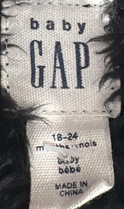 Baby Gap size label showing 18–24 months