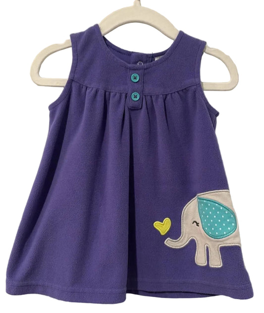 Carter’s label showing size 6 months and polyester fabric composition