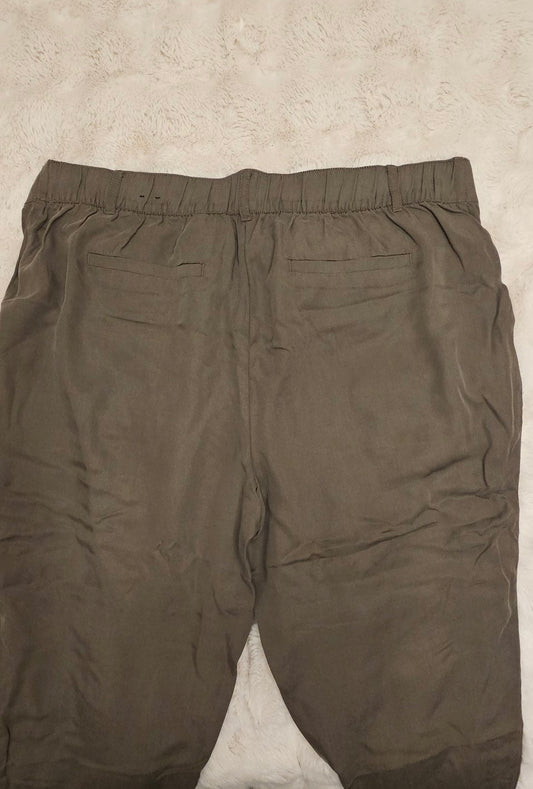 Reitmans Olive Tie-Waist Tapered Pants, 14 Petite – Pre-Loved - photo 1