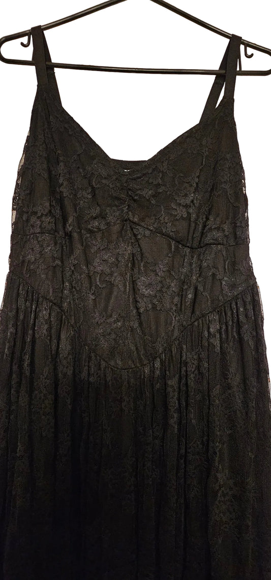 Torrid Black Lace Midi Dress, 0 – Pre-Loved - photo 1